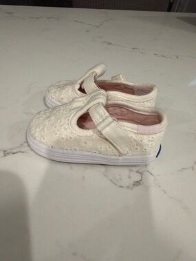 Keds Kids Cream Eyelet Lace Mary Jane Sneakers